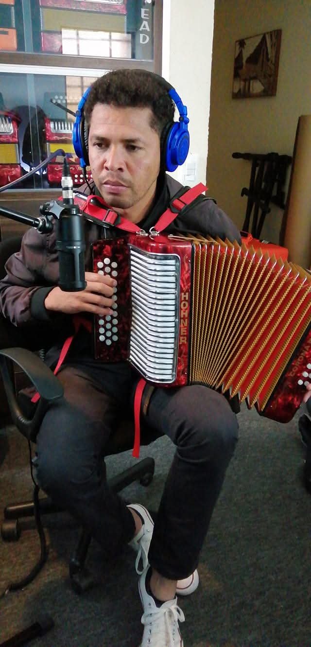 La Dinastía Vallenata tocando en vivo